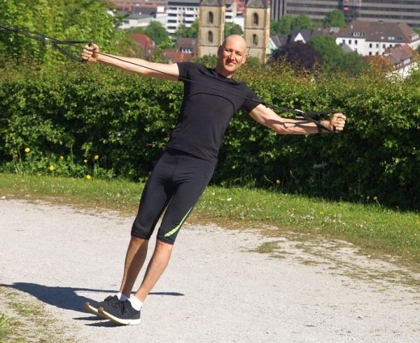 Personal Trainer Bielefeld Christian Wagner TRX-Training mit Blick über die Bielefeld